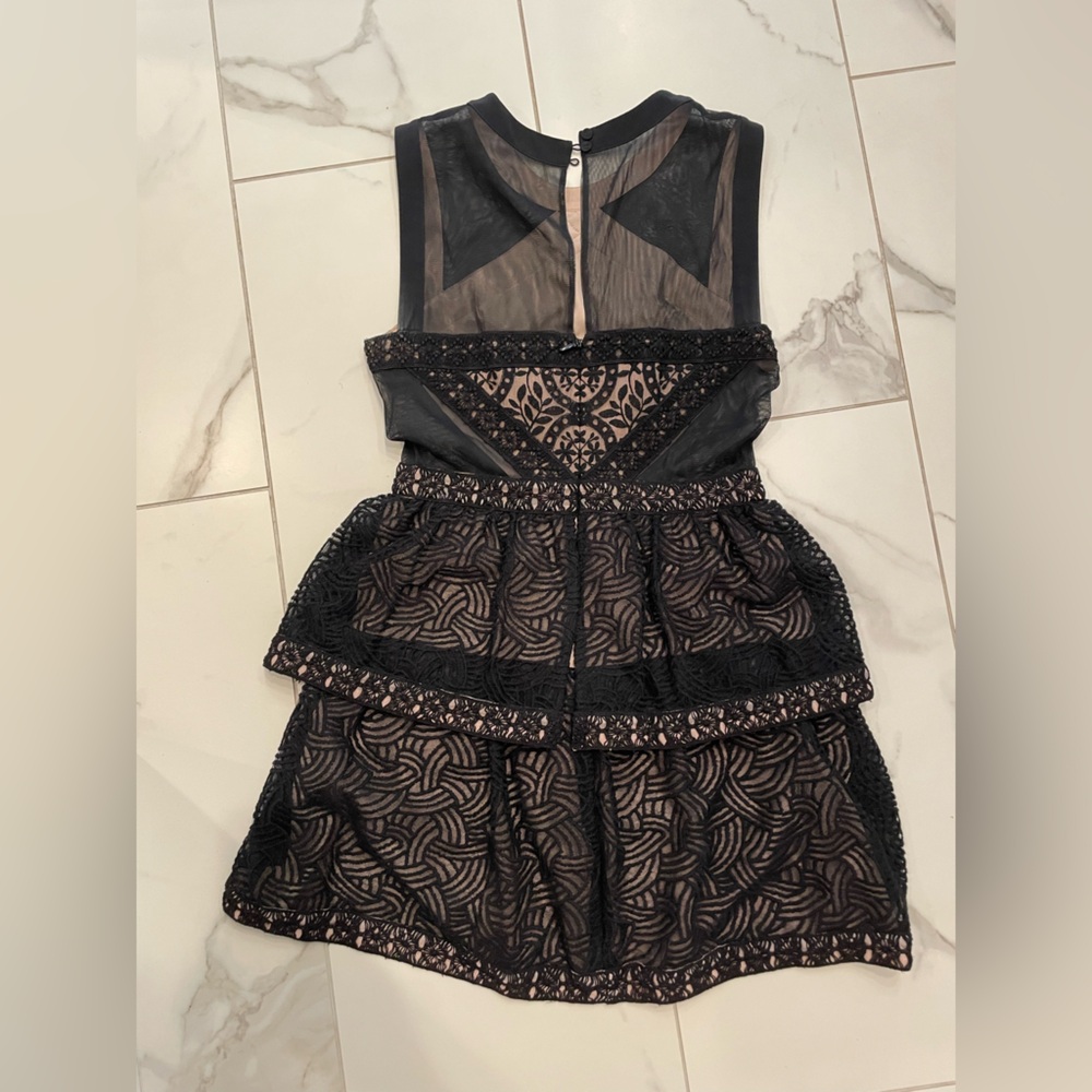 BCBGMaxAzria 6 Joselyn Black Tan Halter Fit and Flare Mini Dress - Picture 4 of 5